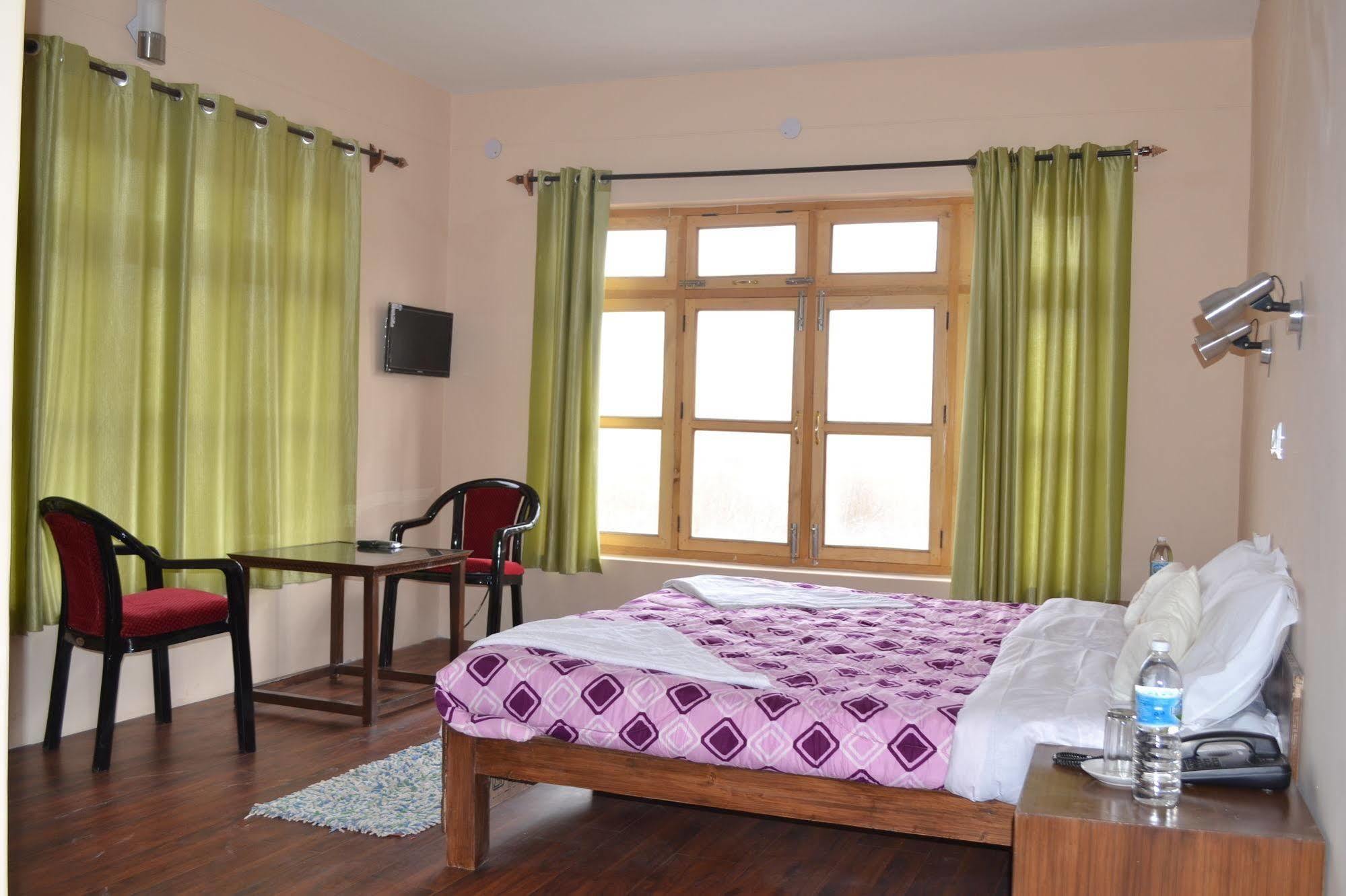 Hotel Ladakh Heaven Лех Екстер'єр фото